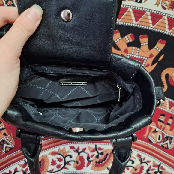 Steve Madden "BBABI" Quilted Small Crossbody Bag Black - Picture 8 of 11